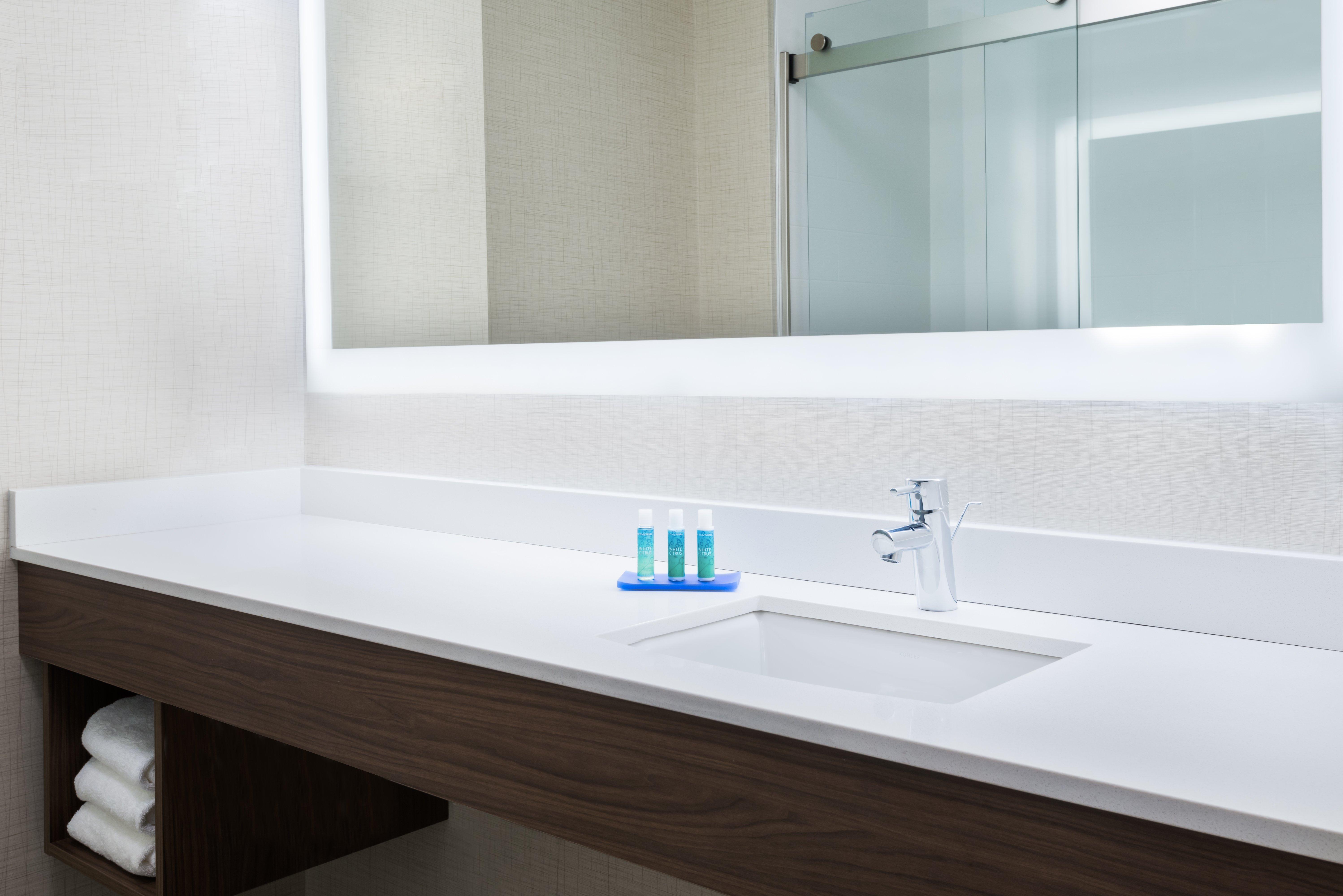 Holiday Inn Express & Suites - Columbus Airport East By Ihg Екстериор снимка