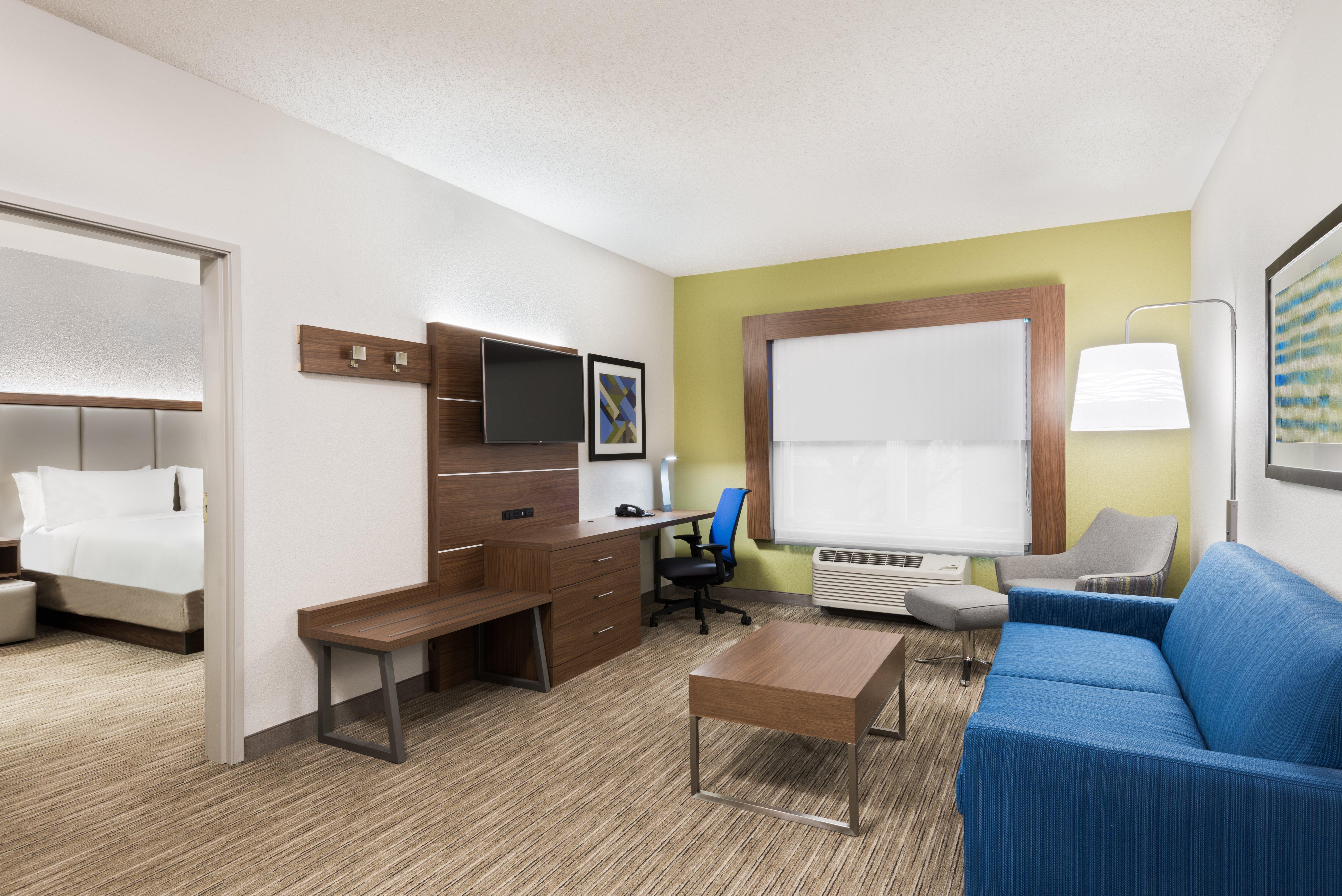 Holiday Inn Express & Suites - Columbus Airport East By Ihg Екстериор снимка