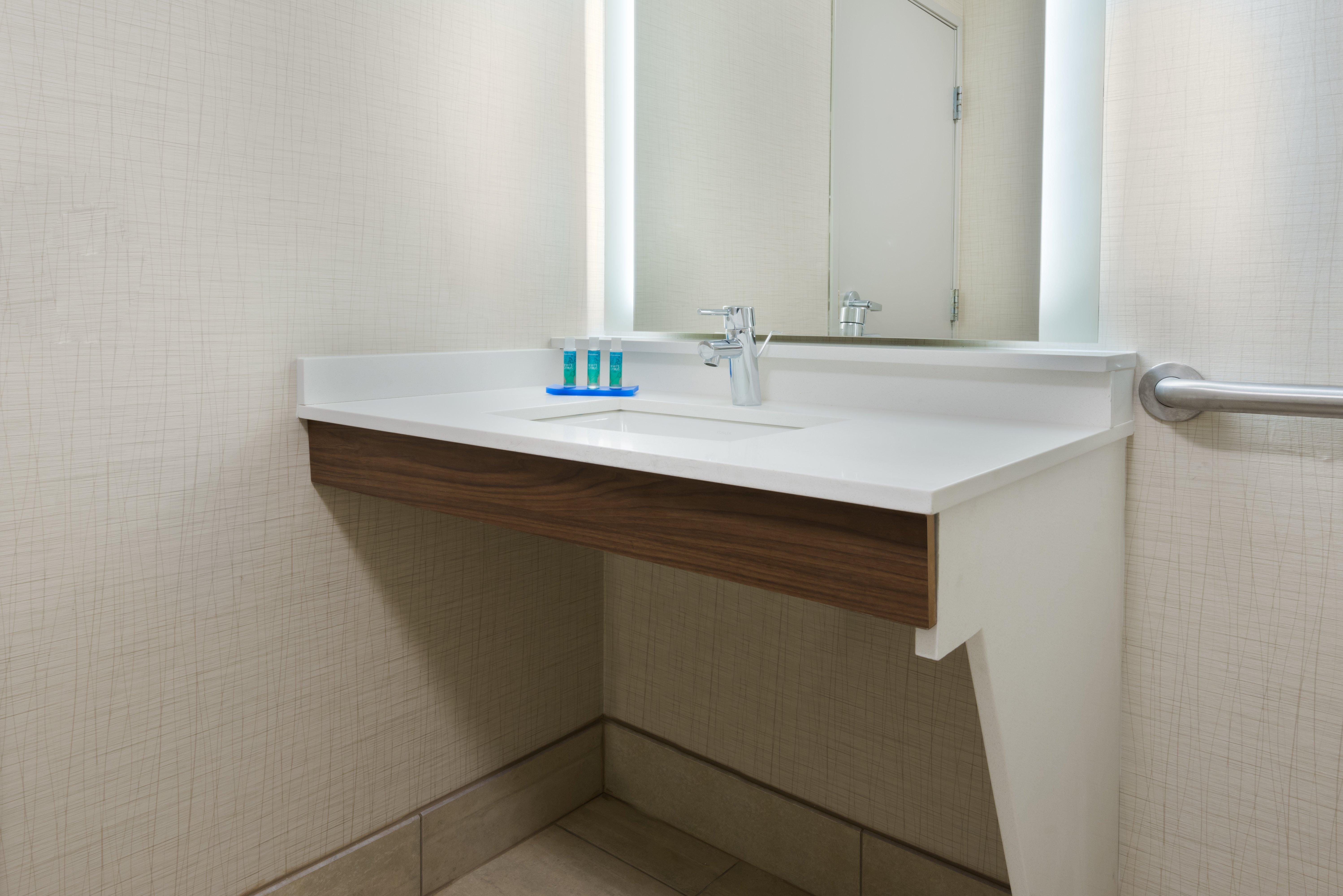 Holiday Inn Express & Suites - Columbus Airport East By Ihg Екстериор снимка