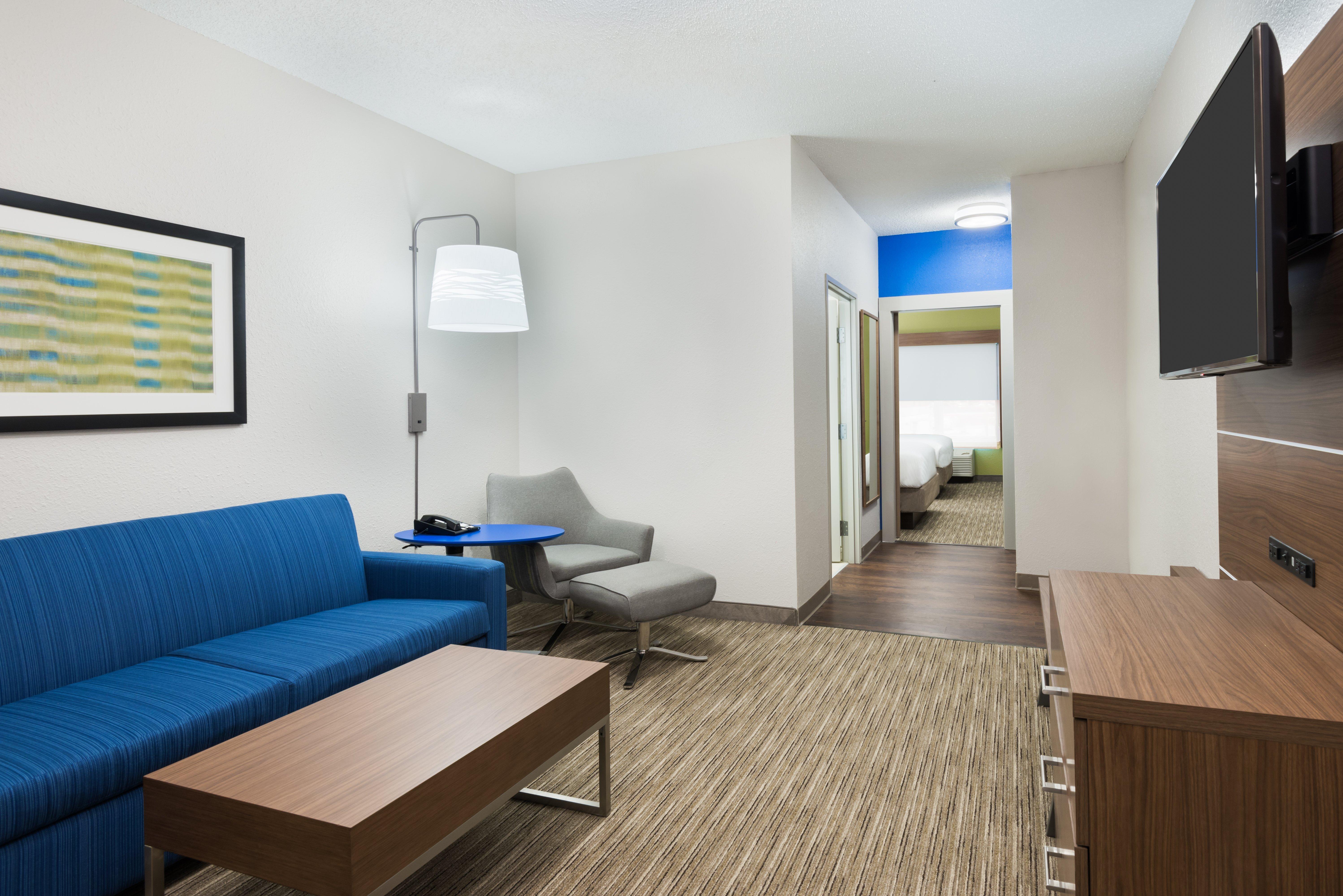 Holiday Inn Express & Suites - Columbus Airport East By Ihg Екстериор снимка