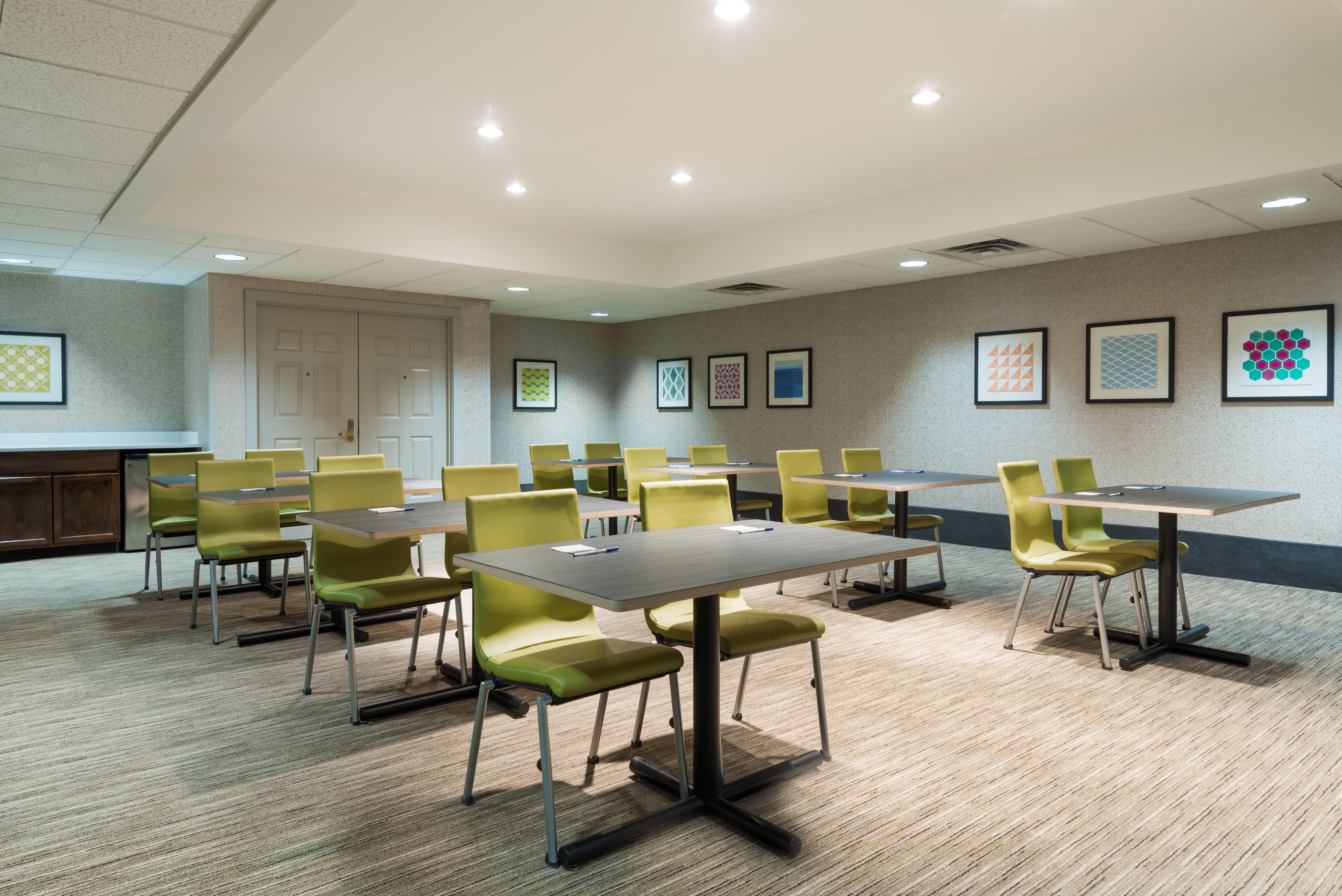 Holiday Inn Express & Suites - Columbus Airport East By Ihg Екстериор снимка