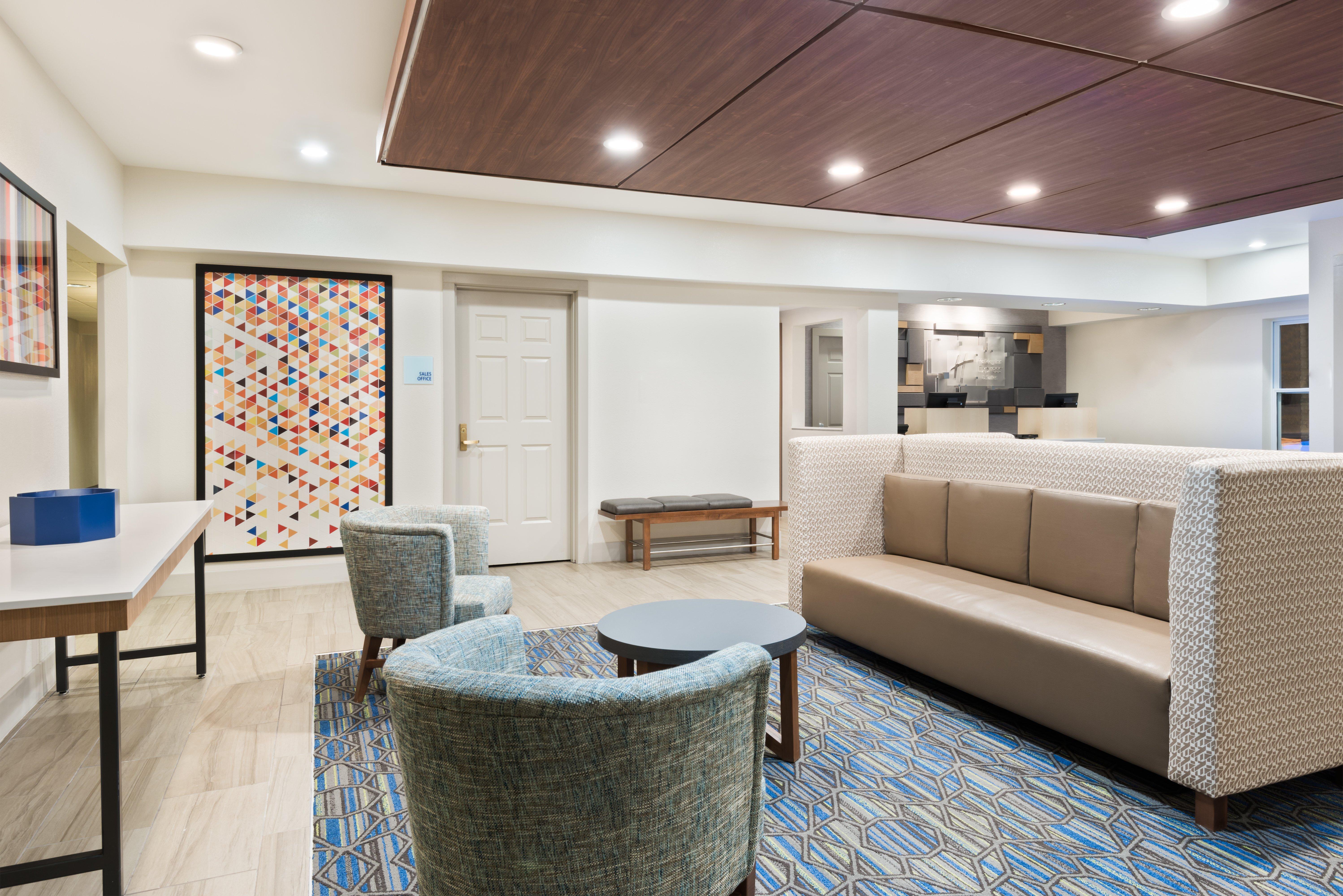 Holiday Inn Express & Suites - Columbus Airport East By Ihg Екстериор снимка