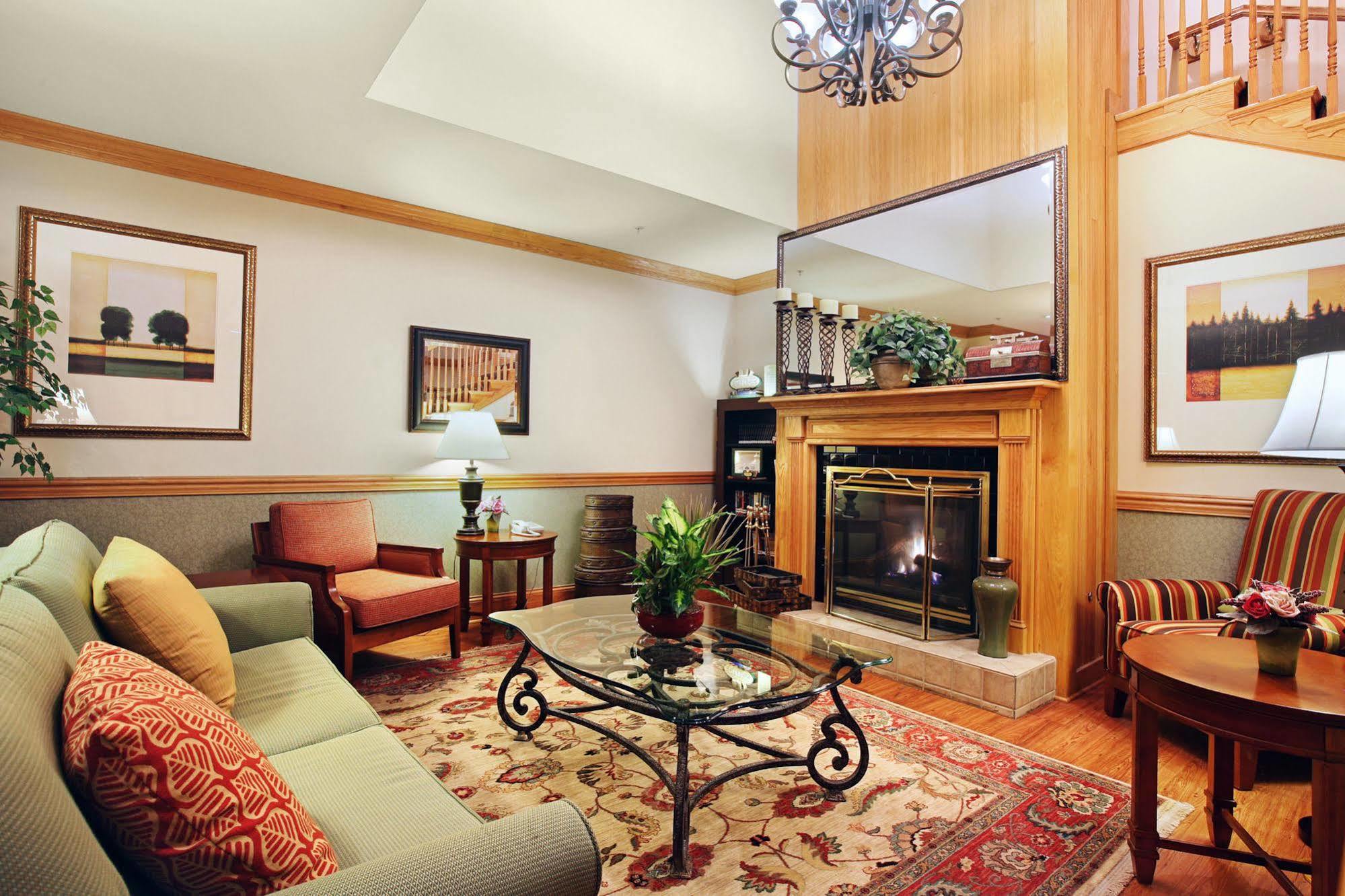 Holiday Inn Express & Suites - Columbus Airport East By Ihg Екстериор снимка