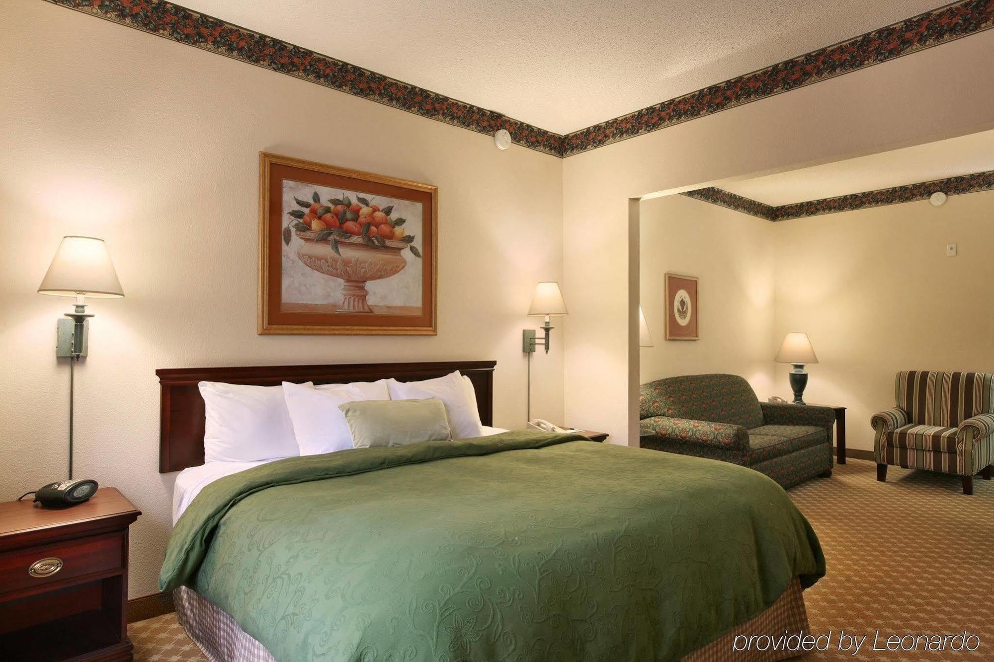 Holiday Inn Express & Suites - Columbus Airport East By Ihg Екстериор снимка