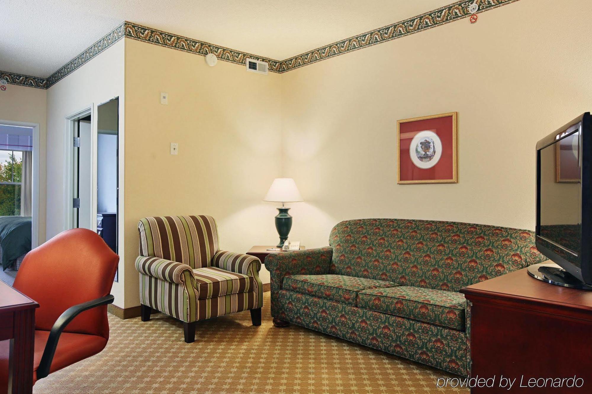 Holiday Inn Express & Suites - Columbus Airport East By Ihg Екстериор снимка