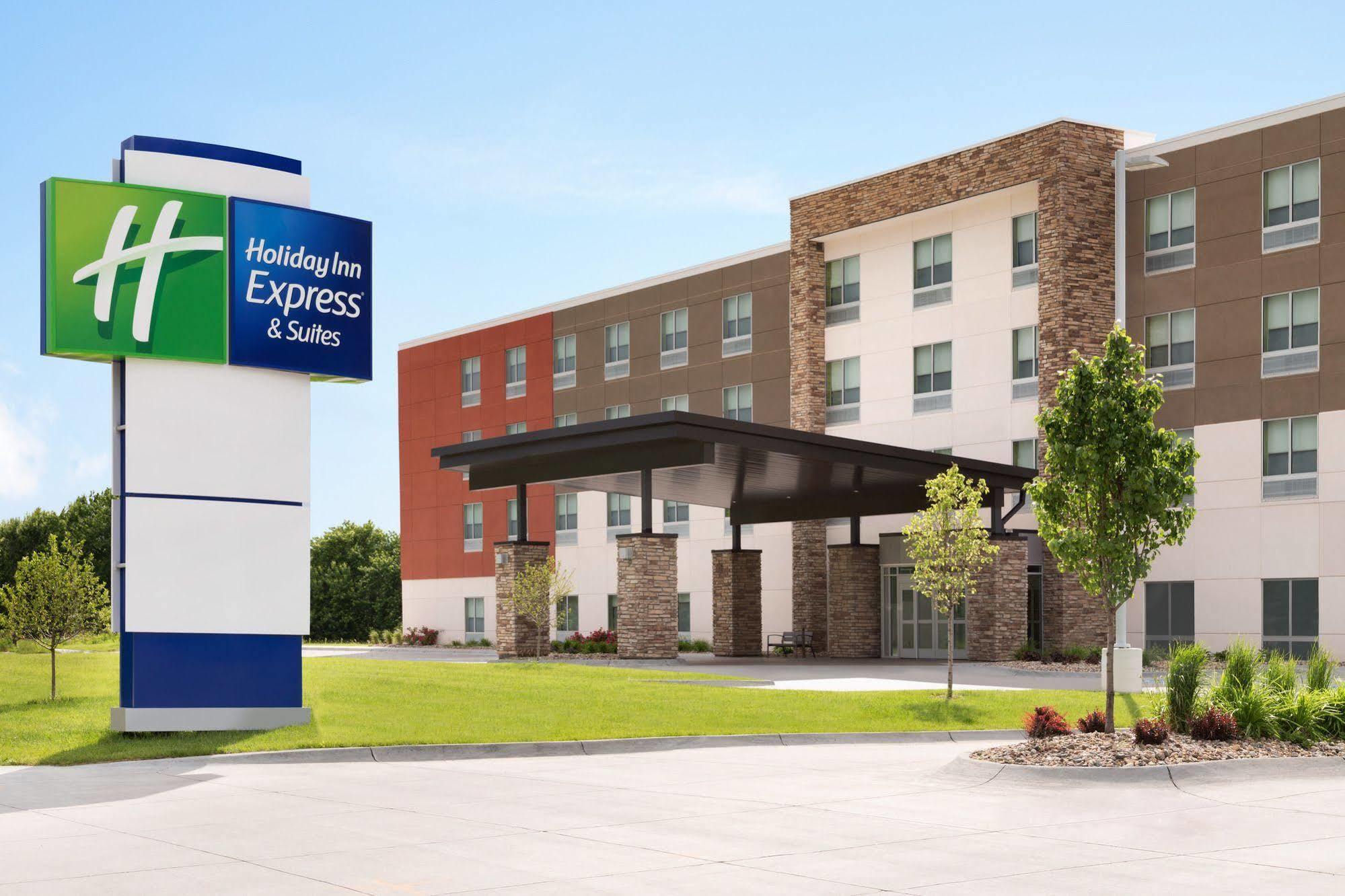 Holiday Inn Express & Suites - Columbus Airport East By Ihg Екстериор снимка