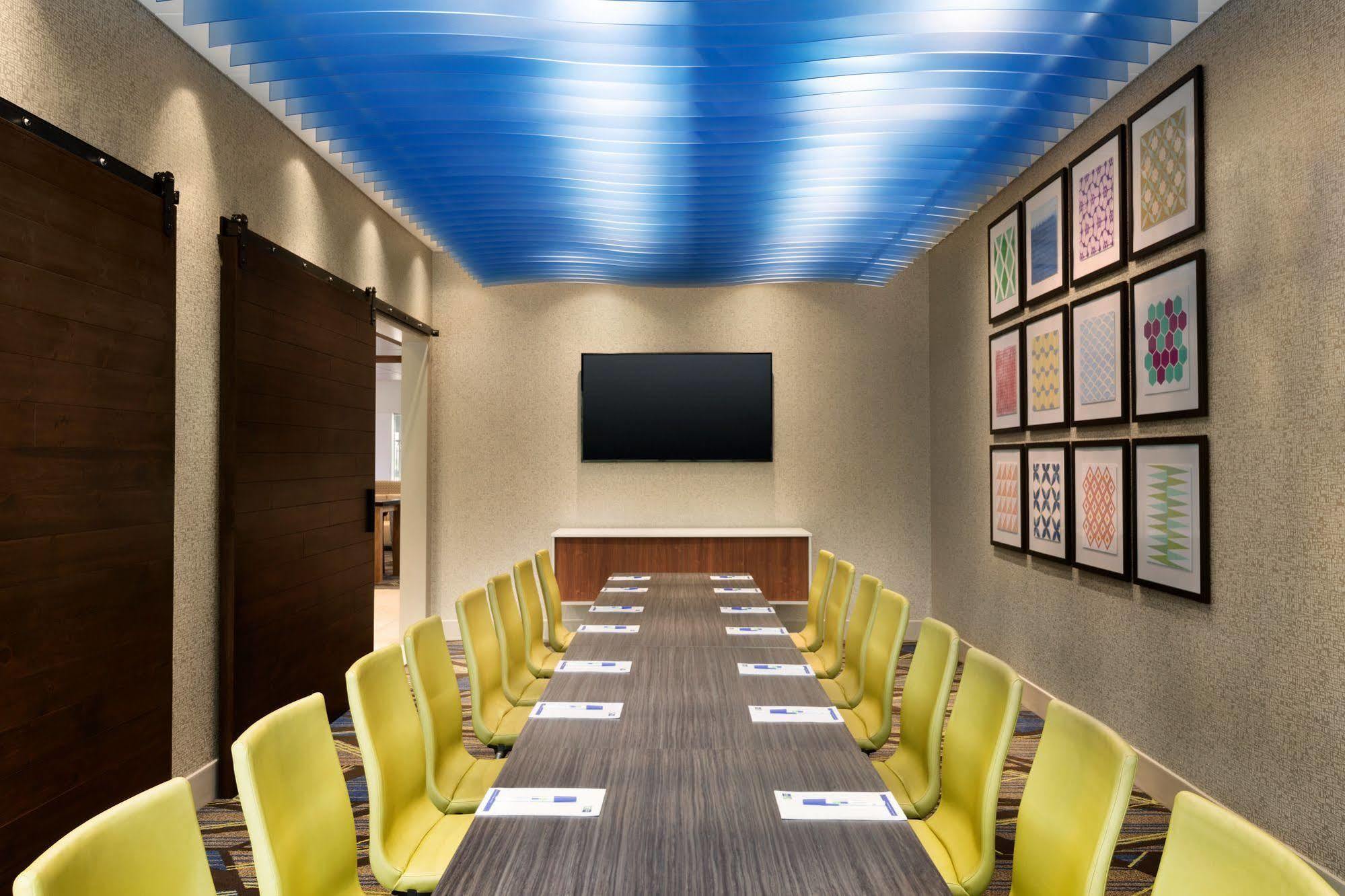 Holiday Inn Express & Suites - Columbus Airport East By Ihg Екстериор снимка