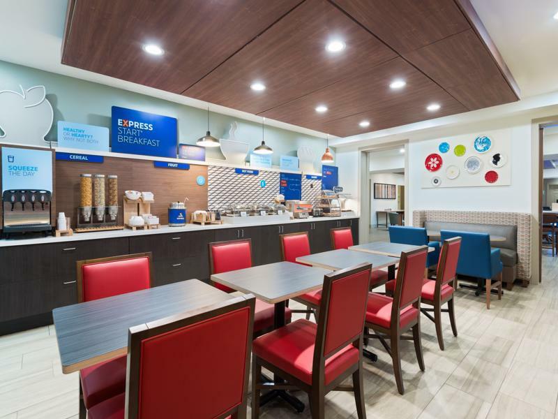 Holiday Inn Express & Suites - Columbus Airport East By Ihg Екстериор снимка